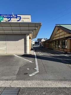 健康館サワの横の道を直進